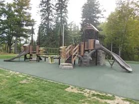 Lester Park Trails & Playground facility photo 3